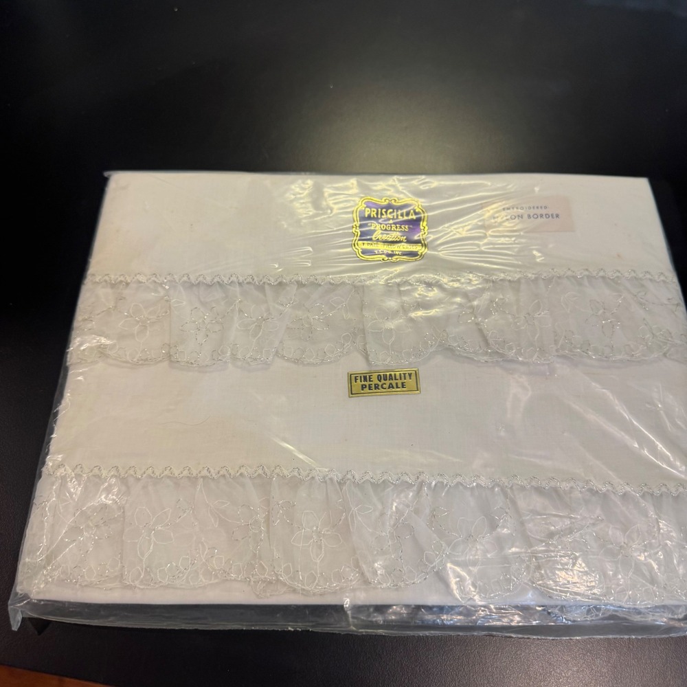 Priscilla‎ Pillowcases Home 1 Pair White Vintage Embroidered Ruffle Percale A-11
